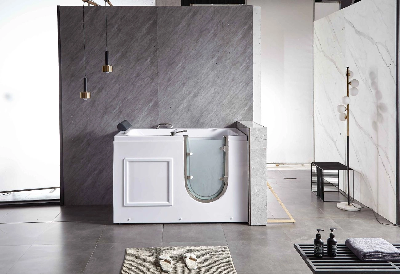 Wanna z drzwiami dla seniorów Medica, widok na siedzisko i armaturę